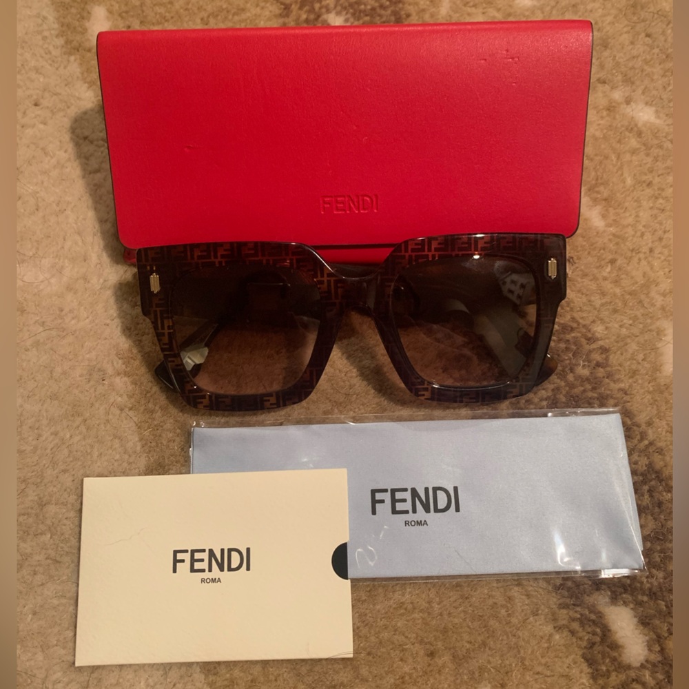 Fendi Roma sunglasses